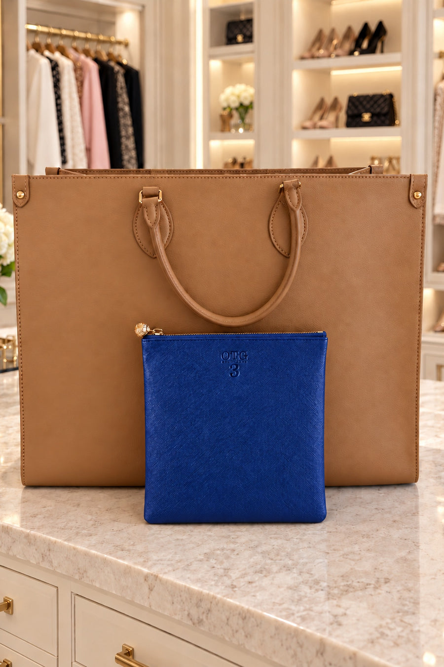 #3 Navy Pouch, lifestyle photo 2