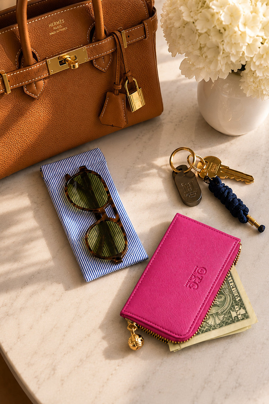 Card Case Hot Pink, lifestyle photo 1