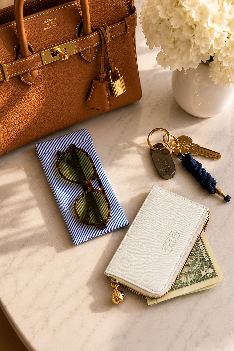 Card Case White, lifestyle photo 1
