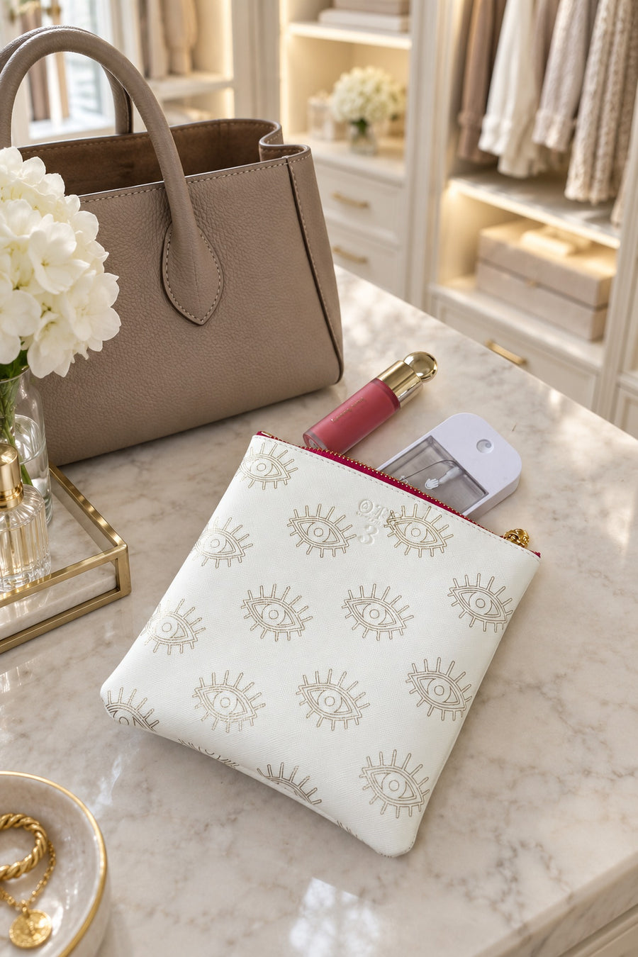 #3 Sabra Eye White, lifestyle photo 2