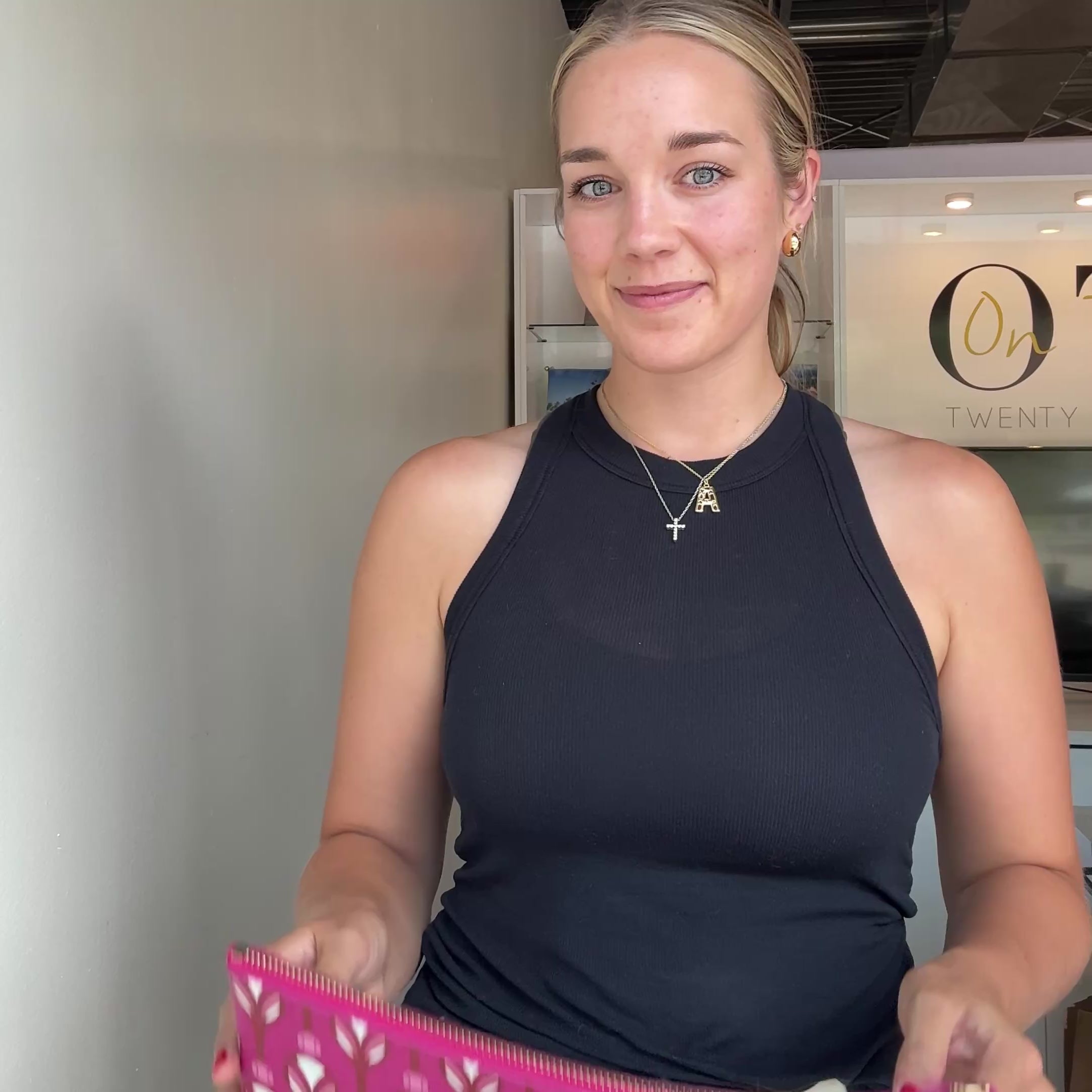 Load video: #5 Rose Racquet Clutch
