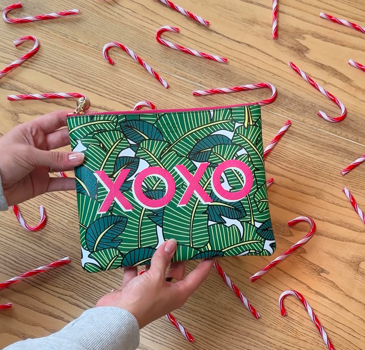 Load video: #4 XOXO Holiday Pouch